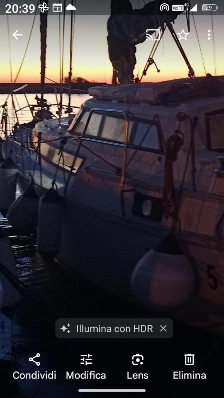 Bed & Boat Brezza Del Mare Hotel Viareggio Bagian luar foto
